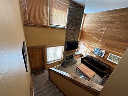 Lakeside, Spacious, Modern 2br - Sleeps Up To 8 2 Bedroom Condo