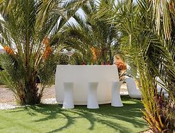 Modern Villa With Pool Near Town