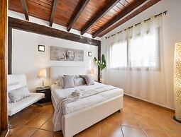 Modern Villa With Pool Near Town