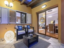 Modern Villa With Pool Near Town