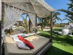 Modern Villa With Pool Near Town