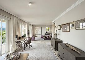 Sea-view Villa Near Port