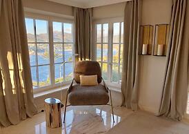 Sea-view Villa Near Port