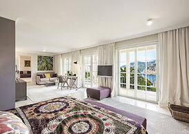 Sea-view Villa Near Port