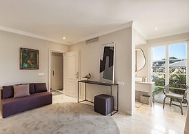 Sea-view Villa Near Port