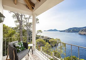 Sea-view Villa Near Port