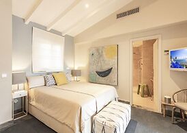 Sea-view Villa Near Port