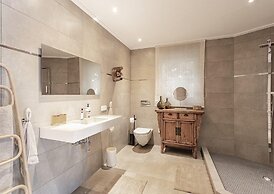 Sea-view Villa Near Port