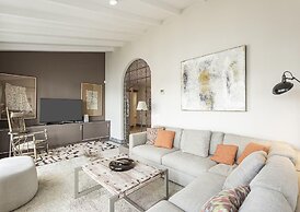 Sea-view Villa Near Port