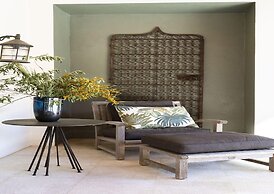 Sea-view Villa Near Port