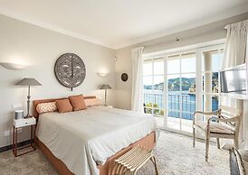 Sea-view Villa Near Port