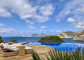 Sea-view Villa Near Port