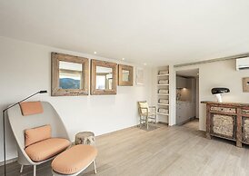 Sea-view Villa Near Port