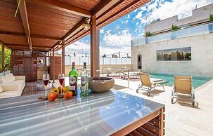 Villa With Salt Water Pool