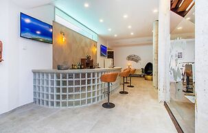 Villa With Salt Water Pool