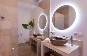 Villa With Salt Water Pool