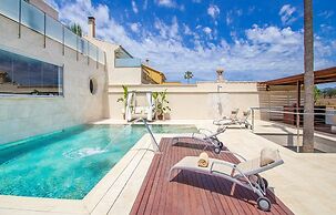 Villa With Salt Water Pool