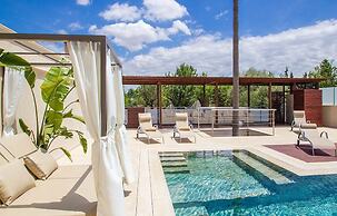 Villa With Salt Water Pool