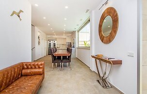 Villa With Salt Water Pool