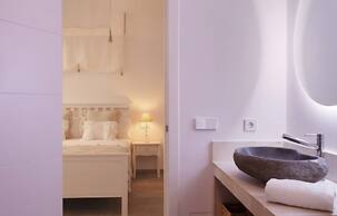 Villa With Salt Water Pool