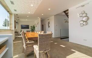 Villa With Salt Water Pool