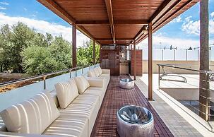 Villa With Salt Water Pool