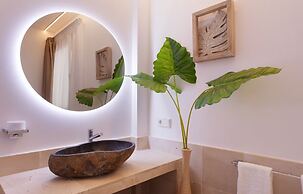 Villa With Salt Water Pool