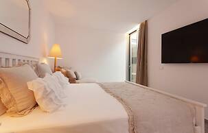 Villa With Salt Water Pool