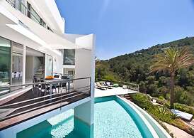 Appealing Villa With Private Terrace