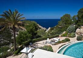 Appealing Villa With Private Terrace