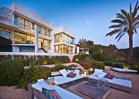 Appealing Villa With Private Terrace