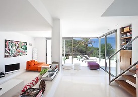 Appealing Villa With Private Terrace