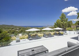 Sleek Villa With Nice Terrace