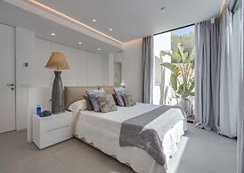 Sleek Villa With Nice Terrace