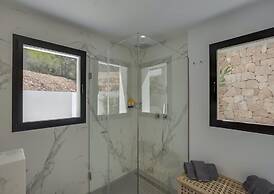 Sleek Villa With Nice Terrace