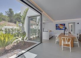 Sleek Villa With Nice Terrace