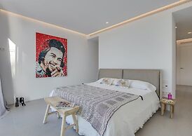 Sleek Villa With Nice Terrace