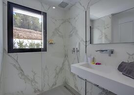 Sleek Villa With Nice Terrace