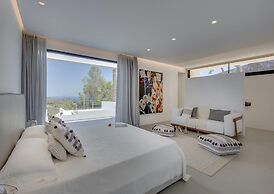 Sleek Villa With Nice Terrace