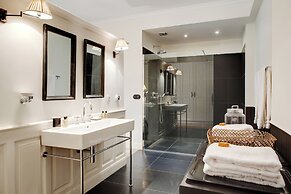 Paris Green House Residence