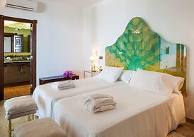 Villa With Direct sea Access