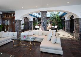 Villa With Direct sea Access