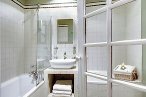 Paris Marais Central Residence