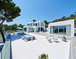 Super Villa With Swimming Pool