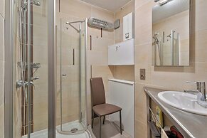 Apartment With 4 Rooms and Terrace