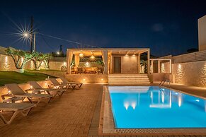 Avelia Luxury Villa With Private Pool
