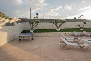 Avelia Luxury Villa With Private Pool