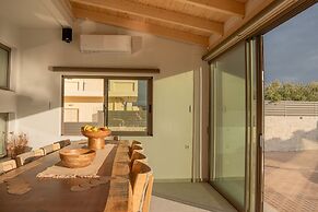 Avelia Luxury Villa With Private Pool