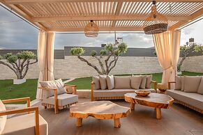 Avelia Luxury Villa With Private Pool