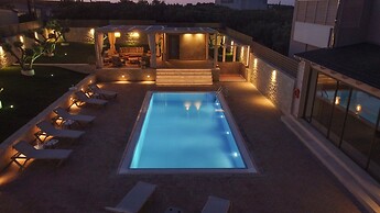 Avelia Luxury Villa With Private Pool